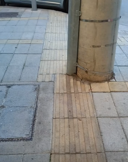 Καταγγελία στη Νέα Σμύρνη για όδευση τυφλών που οδηγεί σε κολόνα