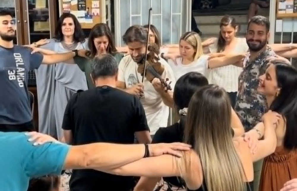 Η Ένωση Κρητών Νέας Σμύρνης έκλεισε τη μουσικοχορευτική χρονιά με δύο παραδοσιακές βεγγέρες